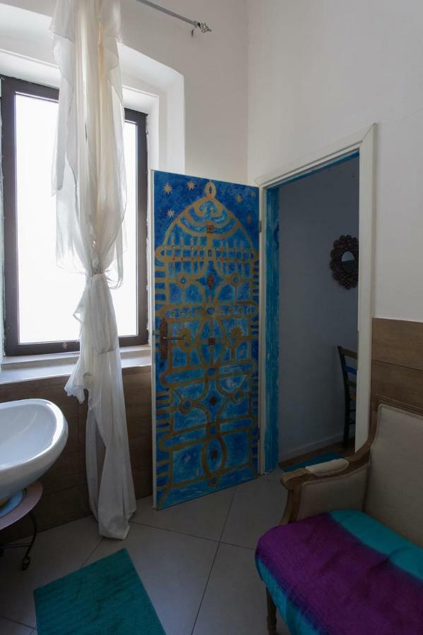 Centro Citta Teatro Hotel Триест Екстериор снимка