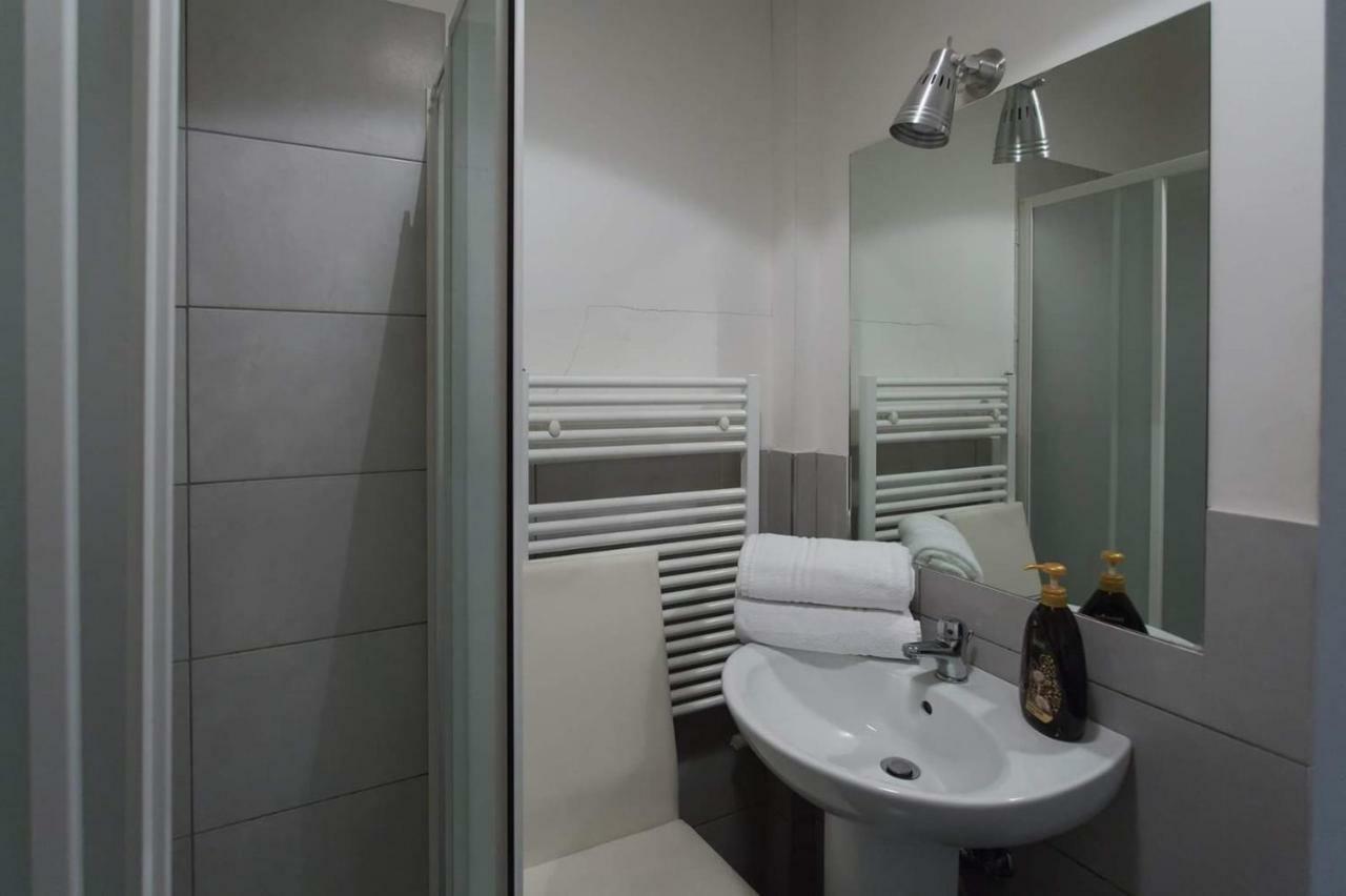 Centro Citta Teatro Hotel Триест Екстериор снимка