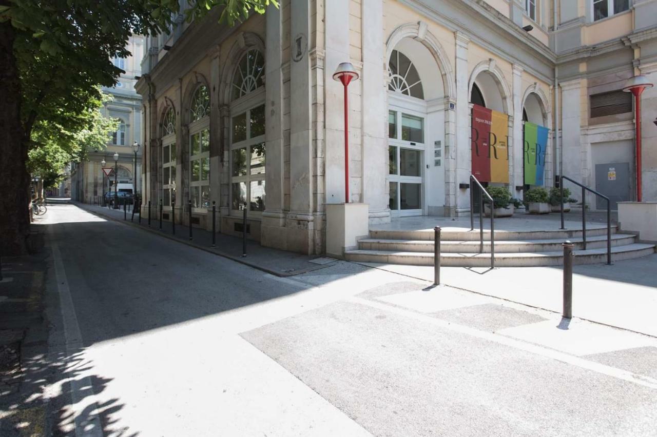 Centro Citta Teatro Hotel Триест Екстериор снимка