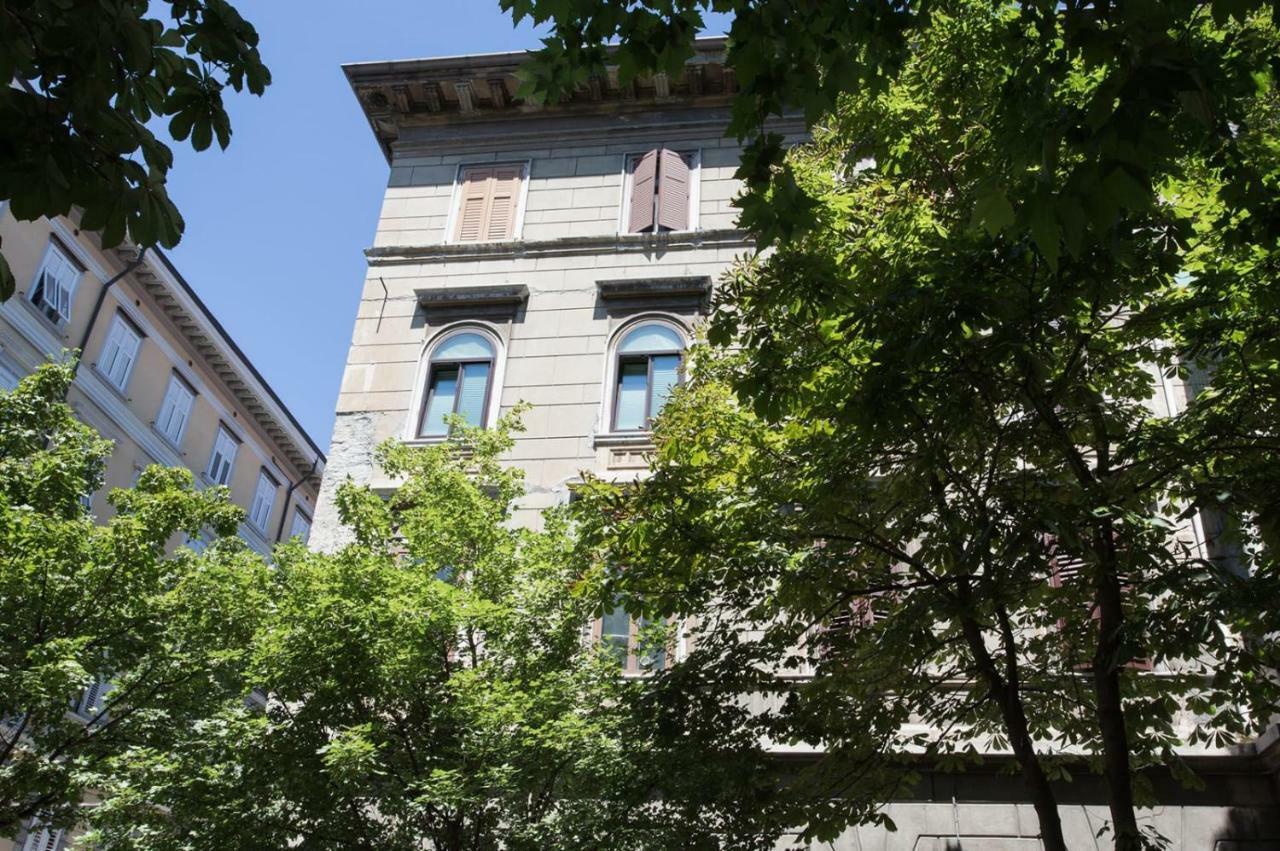 Centro Citta Teatro Hotel Триест Екстериор снимка